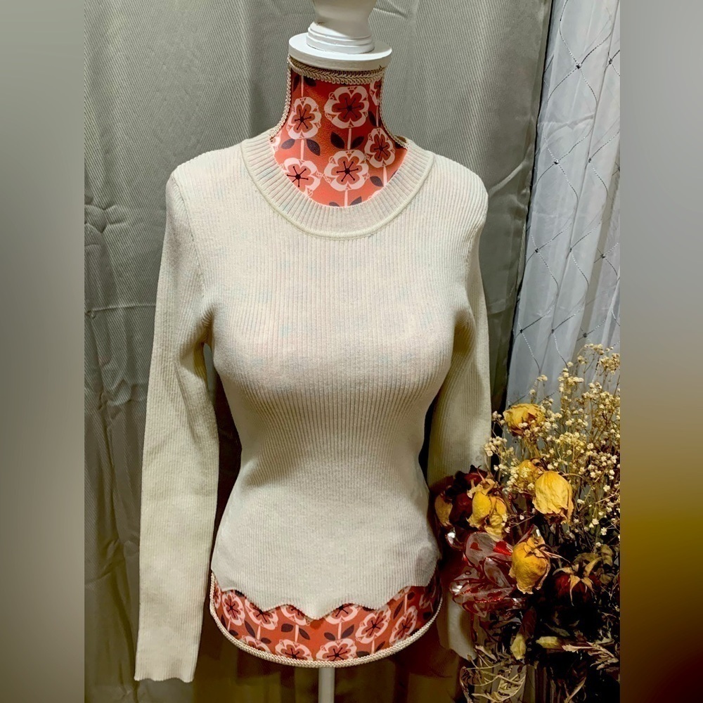 MI Ami Scalloped Hem Sweater